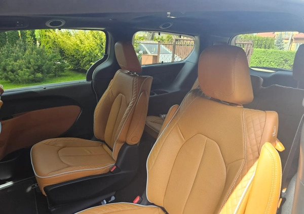 Chrysler Pacifica cena 352887 przebieg: 107, rok produkcji 2023 z Biecz małe 667
